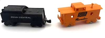 Marx Penn Central Pacemaker Caboose & Coal Tender - Image 1 of 4