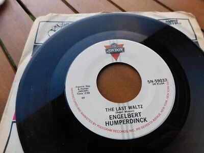 ENGELBERT HUMPERDINCK THE LAST WALTZ /AM I THAT  EASY TO FORGE 45 RPM RECORD 063 - Image 1 of 2