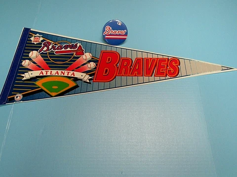 ATLANTA BRAVES FULL SIZE PENNANT FLAG & 3 1/2" D PINBACK / BUTTON EXCELLENT COND Cover