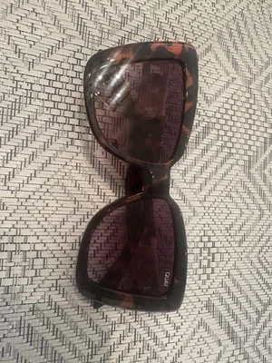 Gafas de sol grandes Tortoise Quay Chain Reaction 1212, con estuche Foto 1 de 4