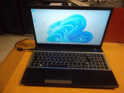 NOTEBOOK SAMSUNG NP305V5A AMD A8 4GB+120GB SSD WINDOWS 11 - Immagine 1 di 4