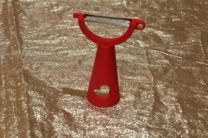 Tupperware New Beautiful Horizontal Heart Peeler - Picture 1 of 2
