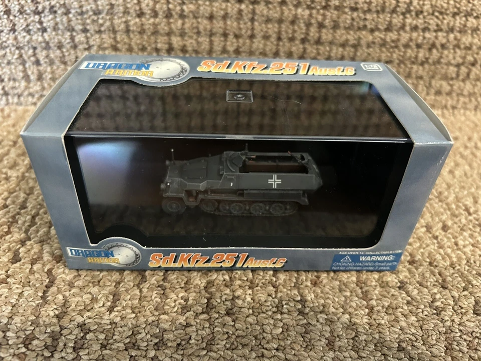 Dragon Armor 1:72 Sd.Kfz.251 Ausf C, Inf. Div. GD, E. Front 1942, No. 60229 - Image 1 of 4
