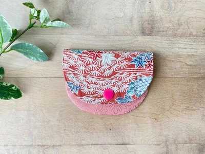 Linda Bolsa Plana a Presión Japón Kimono Tela de Seda Rosa y Multicolor Floral Hecha a Mano Foto 1 de 4