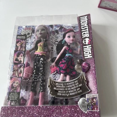Welcome To Monster High - Monstrous Rivals - Draculaura & Moanica D’kay - Image 1 of 4