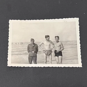 Shirtless Luftwaffe Soldiers WWII WW2 German Third Reich wartime Military Photo - Picture 1 of 2