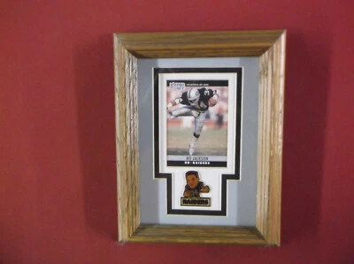 Quadro de vidro Bo Jackson com cartão Raiders e pino 8 1/2 por 6 3/4 Ótimo estado - Imagem 1 de 4