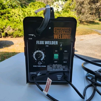 Сварочный аппарат Chicago Electric Flux-Core 125 А / FCAW / AC / катушка провода в комплекте - Изображение 1 из 4