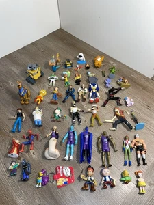 Lote de figuras de acción diversas - principalmente Marvel y DC - Joker, Batman, Robin, etc. - Imagen 1 de 10