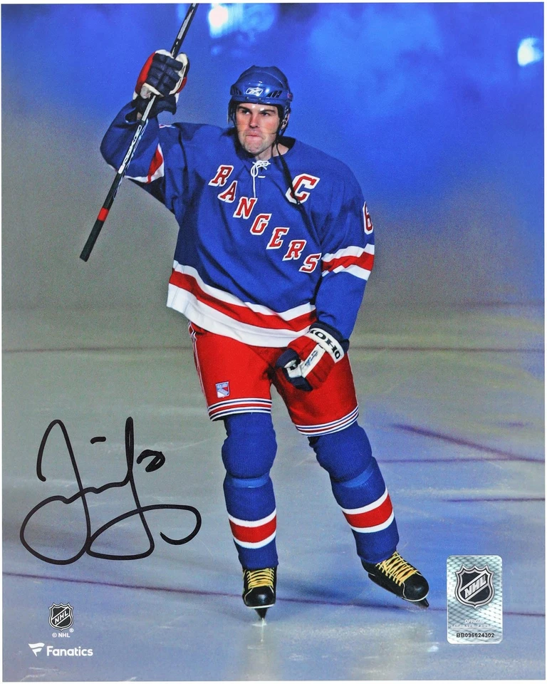 Foto firmada por Jaromir Jagr New York Rangers de 8" x 10" azul saludando a la multitud Foto 1 de 1