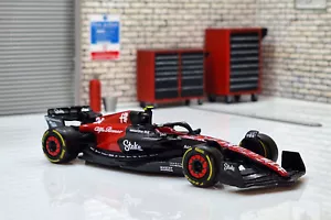 F1 Alfa Romeo 2023 Formel 1 Zhou Maßstab 1:43 Auto #24 - Bild 1 von 6