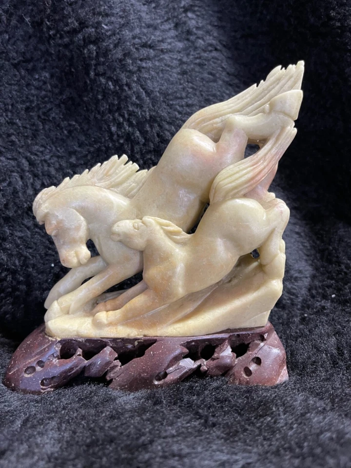 Винтажные резные лошади из мыльного камня коллекционные отличное состояние товара - Изображение 1 из 4