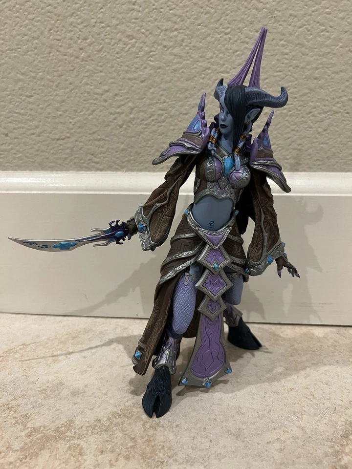 Figura de acción DC Direct World of Warcraft Serie 3 Draenei Mage Tamuura Foto 1 de 2