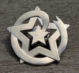 Interlocking Star & Shooting Star Metal Lapel Pin – Unique Geometric Design - Picture 1 of 5