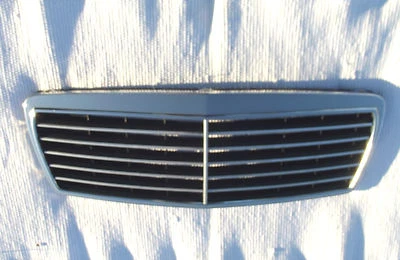 Parrilla cromada Mercedes-Benz W210 e320 e420 e430 1996-1999 bonita parrilla usada OEM Foto 1 de 4