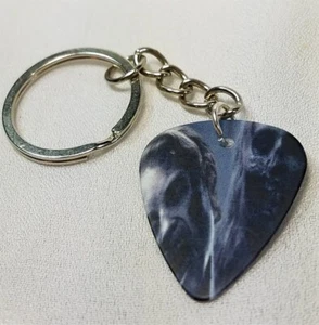 Zombies The Walking Dead Guitar Pick Keychain - Picture 1 of 2