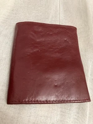 Maroon 真皮双折钱包 查看小凹痕 Wilson 皮革照片 — 第 1/4 张图片