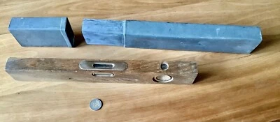 outils anciens, beau niveau en bois avec son étui en zinc... - Photo 1/4