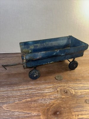 Vintage ERTL azul. Farm Wagon - Años 70 - Ruedas delanteras giradas de lado a lado.  Foto 1 de 4