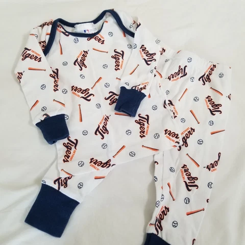 Detroit Tigers Baby 2-Pc PJs Pajamas Size Infant 12 Months White Blue Orange L/S Cover
