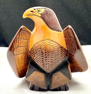 HERMOSA FIGURA DE ÁGUILA DORADA ADULTA DA ROSA RINCONADA, TONOS DORADOS, MARCADA en muy buena condición - Imagen 1 de 8