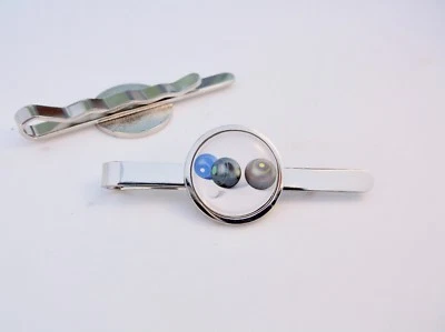 CUENCOS CÉSPED INTERIOR VERDE CORBATA AGARRE BARRA PASADOR TACHUELA BROCHE CLIP NOVEDAD REGALO Foto 1 de 2