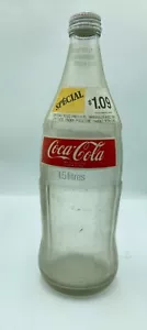 Botella recargable de vidrio de Coca Cola 1.5 litros precio $1.09 tapa atornillada Toronto Canadá - Imagen 1 de 6