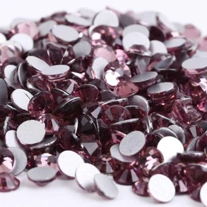 Carta 1440 Ametista Luce Rosso Viola 1 mm Tonda STRASS GEMME ACRILICO FLATBACK - Foto 1 di 1