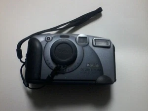KODAK DC280 ZOOM DIGITAL CAMERA + 32MB KODAK PICTURE CARD - FOR PARTS OR REPAIR - Picture 1 of 9