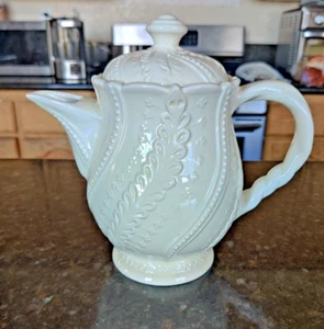 Shafford Cremeware Teekanne von Strata Group - Bild 1 von 10