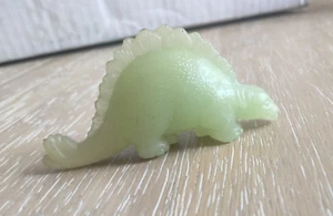 Statuina dinosauro Stegosauro 2,5" Glow-in-the-Dark vintage anni 80 - Foto 1 di 7