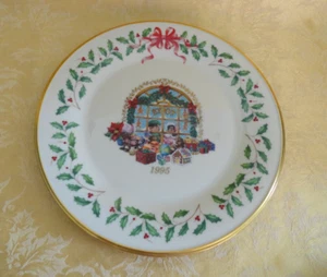 Lenox The Annual Holiday Collector's Plate 1995 Fifth in Series- Toy Store - Picture 1 of 4