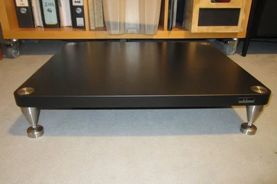 Solidsteel HY Serie High-End Endstufenrack komplett mit den Spikeaufnehmern - Bild 1 von 3