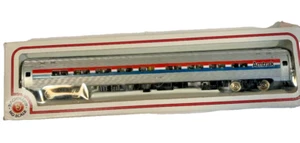 Modelleisenbahn - Spur HO Bachmann 43-1022-05 Amtrak Fleet Coach Personenwagen #21917 - Bild 1 von 2