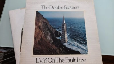 THE DOOBIE BROTHERS LP LIVIN' ON THE FAULT LINE 1977 10 TRACKS - Image 1 of 4
