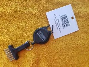 EZ Bürste Einziehbare Kordel Golfbürste Reinigungswerkzeug Bügeleisen Clip on Schläger NEU� - Bild 1 von 3