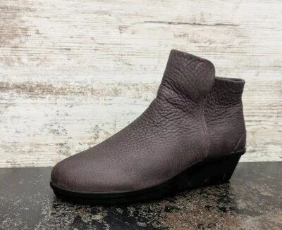 Womens Ecco Wedge Booties Boots Sz 5 5.5 36 Used Purple Nubuck Leather Side Zip - Image 1 of 4