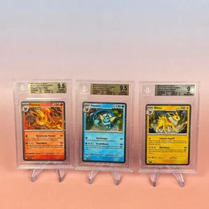 JOLTEON/VAPOREON/FLAREON COSMOS POKEMON 2025 PRE BLACK STAR PROMO ENG BGS - Bild 1 von 2