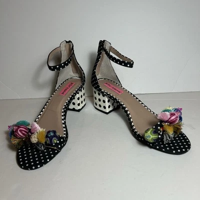 Sandalias Betsey Johnson de tacón bloque a lunares 8 borlas adornadas con cuentas Foto 1 de 4