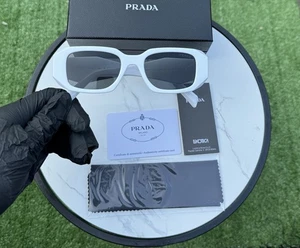 Gafas de sol para mujer Prada PR17WS 1AB5S049 49 mm blanco/gris oscuro lentes - Imagen 1 de 7