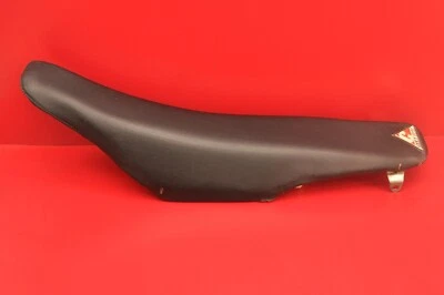 2004 2005 HONDA CRF250R  CRF250 Main Seat Assembly Saddle Foam Cover Pan Mounts - Image 1 of 4