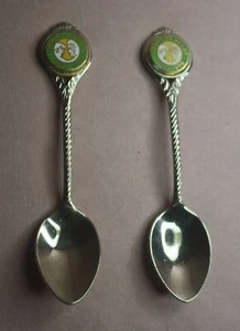 2 VINTAGE COLLECTIBLE ADVERTISING 1950-1975 HEART TO HEART RADIO SOUVENIR SPOONS - Picture 1 of 3