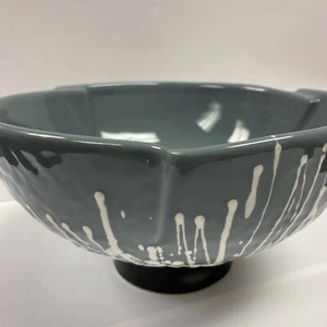 New Comet Pedestal Serving Bowl - Gray And White Drip Pattern With Black Base - Picture 1 of 4