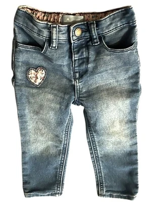 Baby Gap 学步儿童女孩紧身牛仔裤 18-24 个月心形布贴牛仔裤 — 第 1/4 张图片
