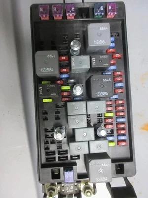 2004-2006 Chevy Colorado GMC Canyon Engine Fuse Box Assembly OEM - Imagem 1 de 4