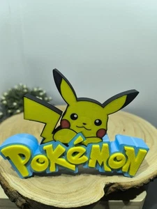 Pokémon Schriftzug mit Pikachu - Bild 1 von 3