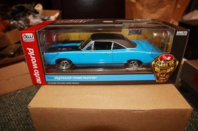Auto World 1969 Plymouth Road Runner Loony Tunes 1/18 Diecast American Muscle AW Foto 1 de 4