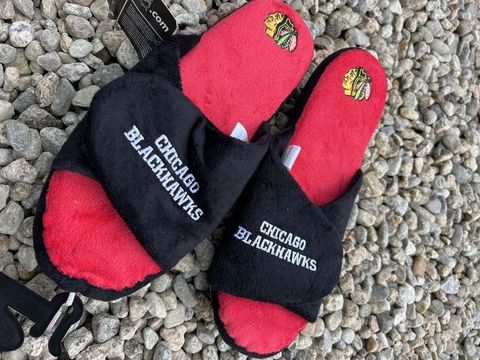 Chicago Blackhawks NHL Plush open toe slippers mens size Small foco Cover