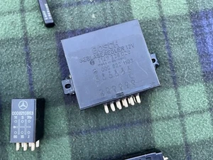 Mercedes-Benz C123 W123 300TD Blower Motor Relay - Picture 1 of 4