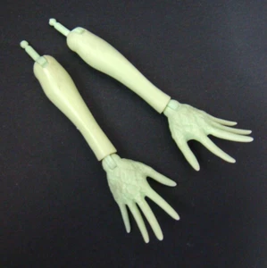 Monster High Doll G1 Venus McFlytrap Pair Of Replacement Arms With Hands - Picture 1 of 1